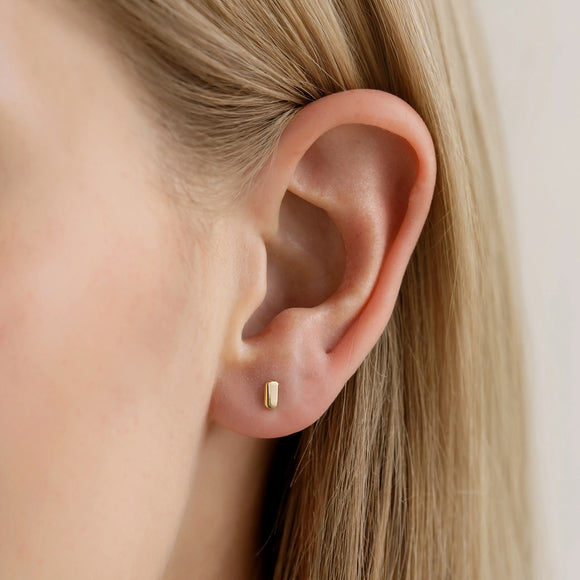 9 ct gold bar stud earrings 
