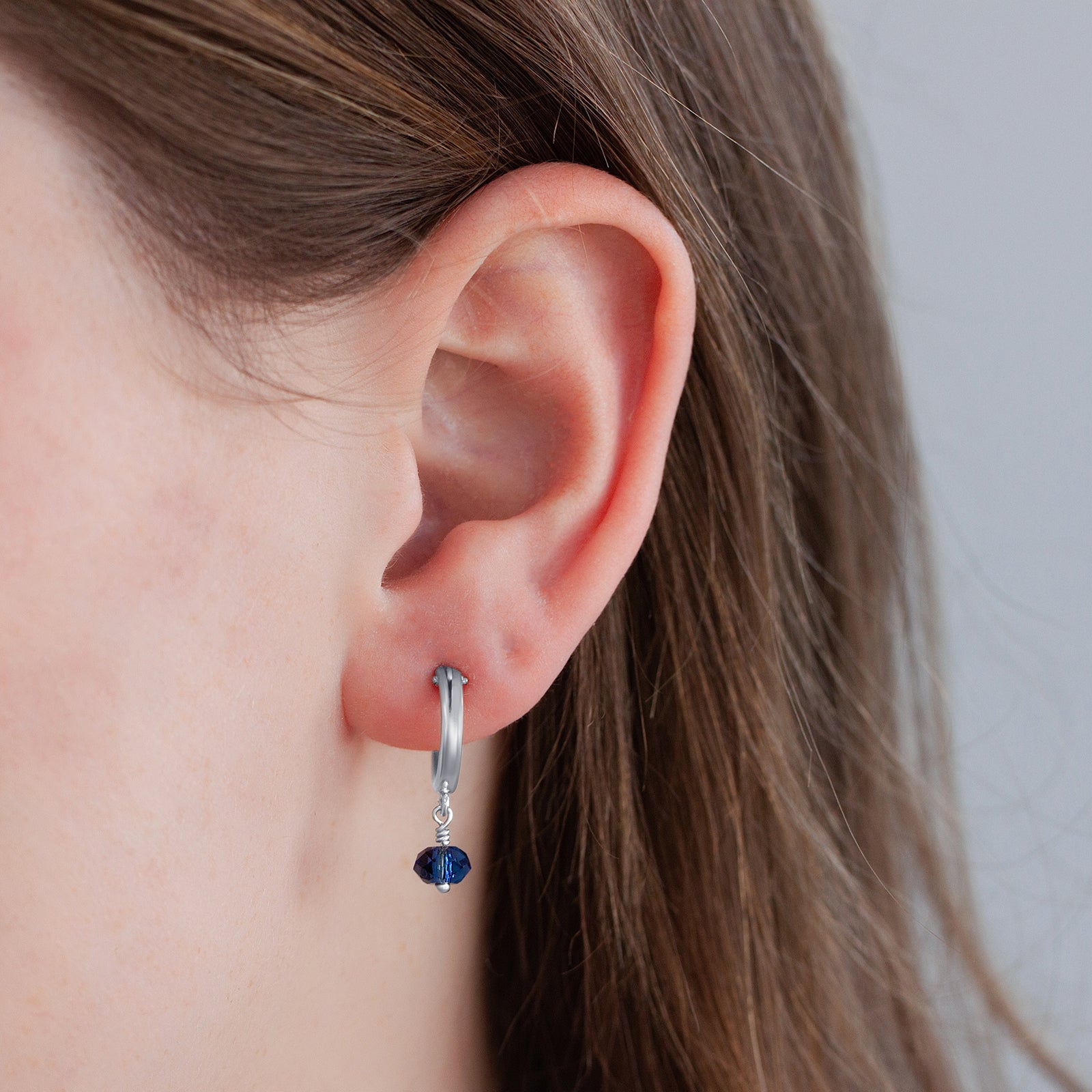 september_birthstone_hoop_earrings_Silver_close_up
