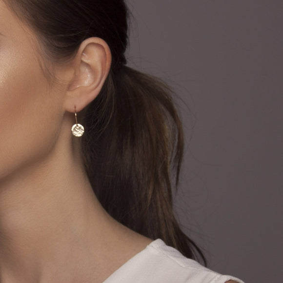 Dainty Hammered Disc Earrings in Gold - Lulu + Belle Jewellery